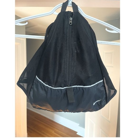 Nike Women Running Vest Built In Backpack Full Zip Black Small - Picture 4 of 5